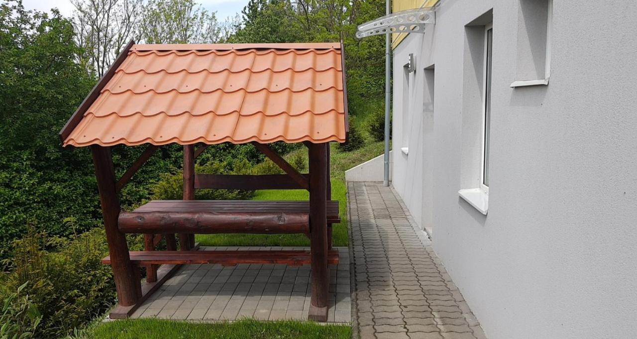 Hotel Nefelejcs Vendégház Balatonkenese Exterior foto